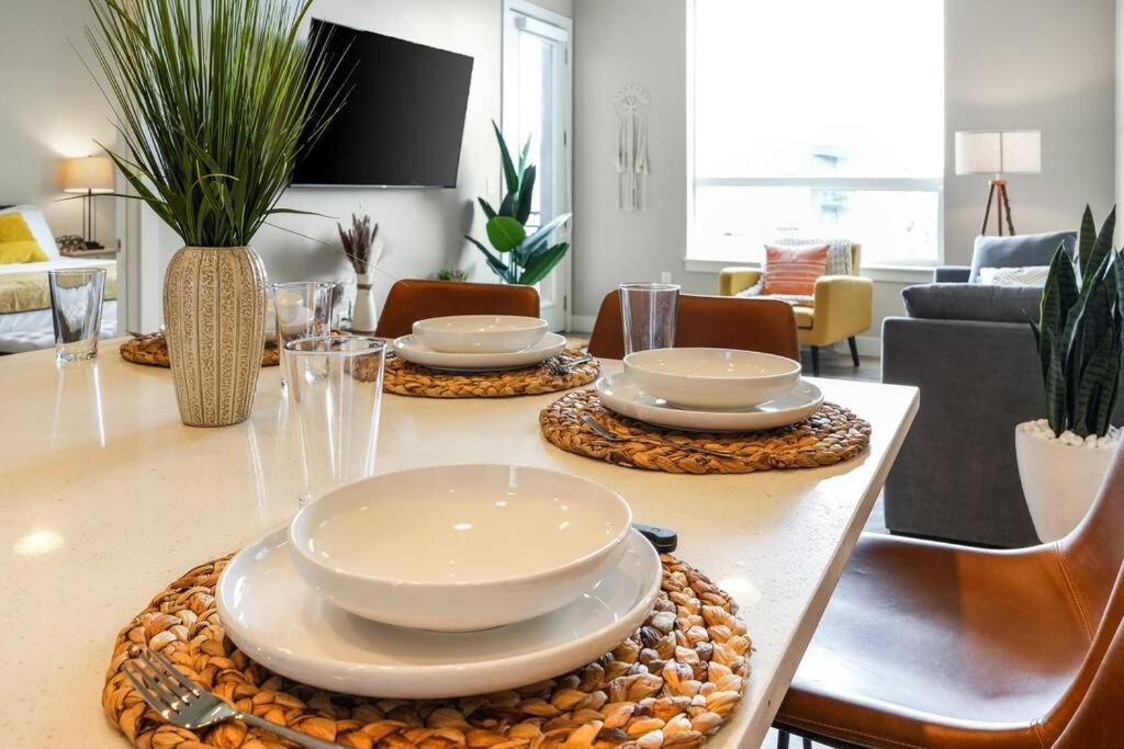 King Bd - View - Downtown Walking Paradise Apartment